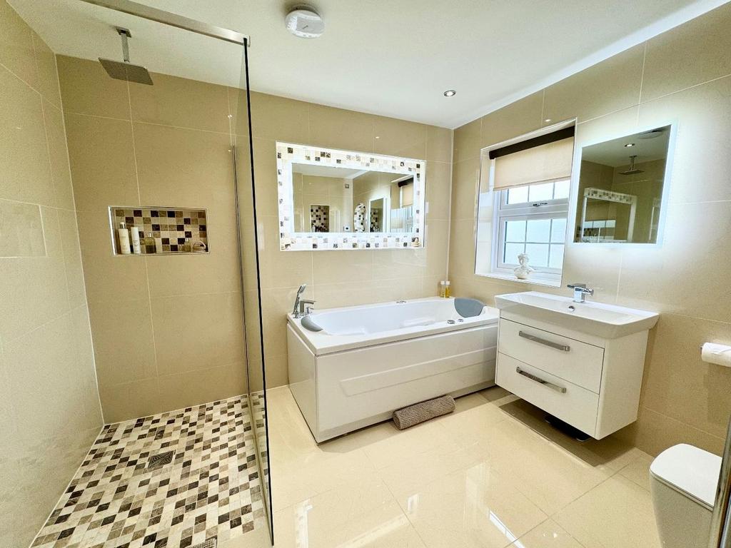 Master Ensuite
