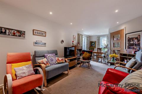 1 bedroom apartment for sale, Farringford Court, Avenue Road, Lymington, Hampshire, SO41 9PA