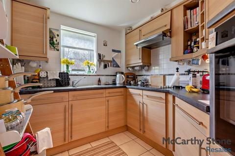 1 bedroom apartment for sale, Farringford Court, Avenue Road, Lymington, Hampshire, SO41 9PA