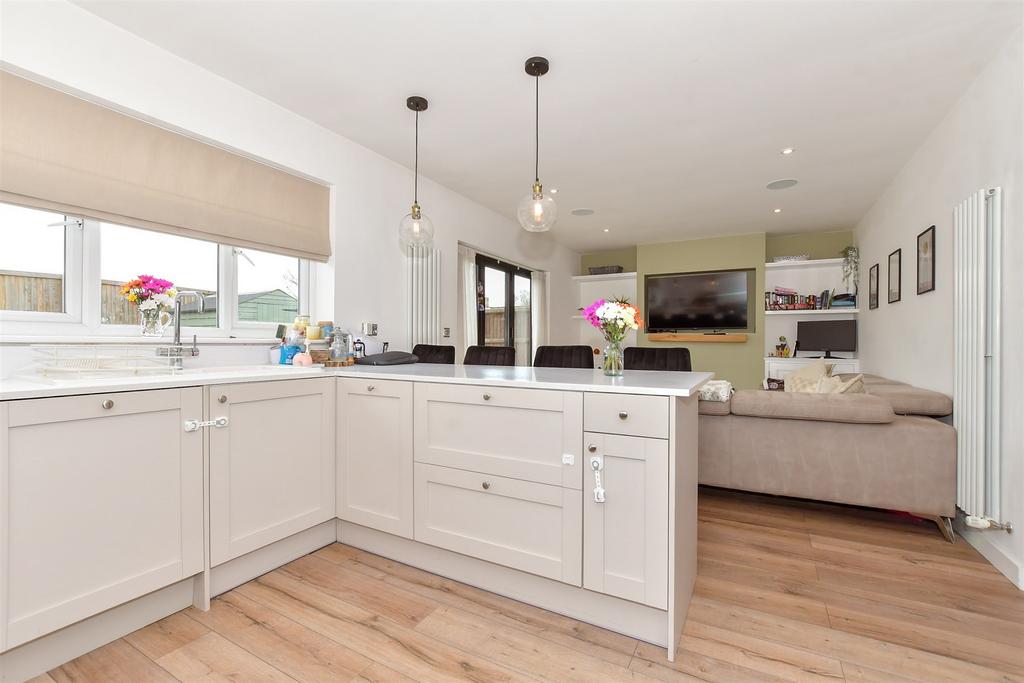 Lounge/ Kitchen