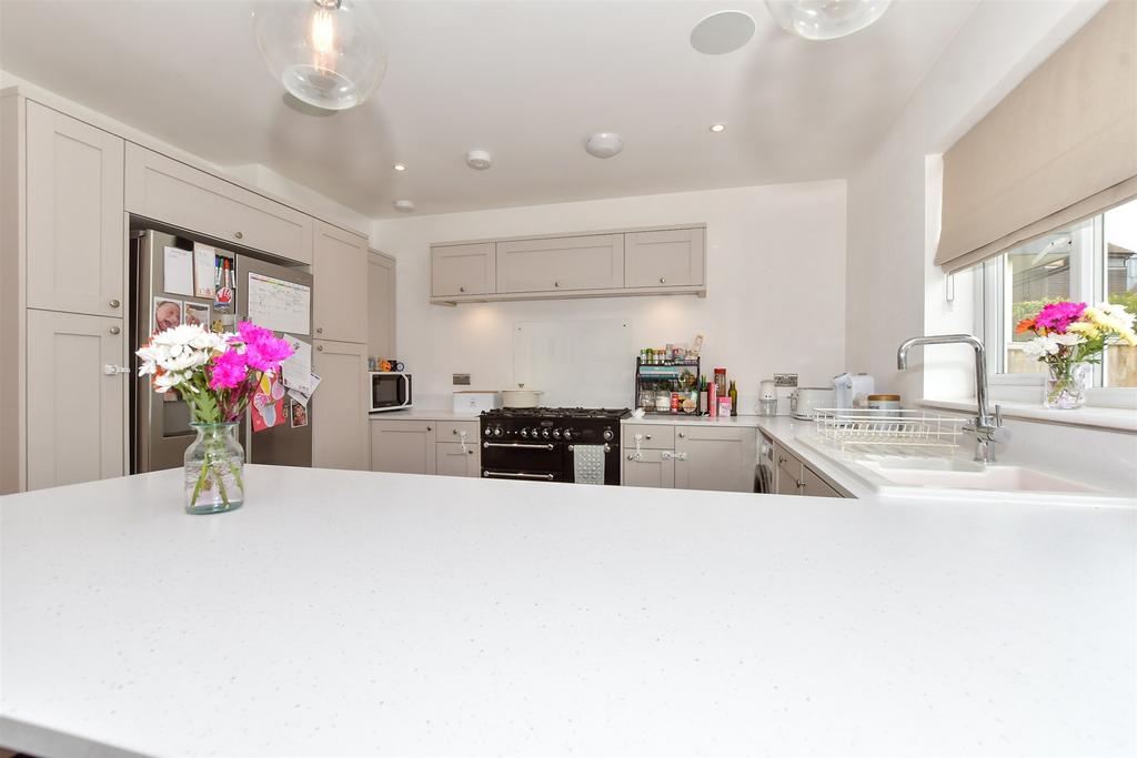 Lounge/ Kitchen