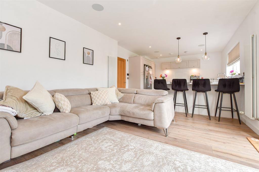 Lounge/ Kitchen