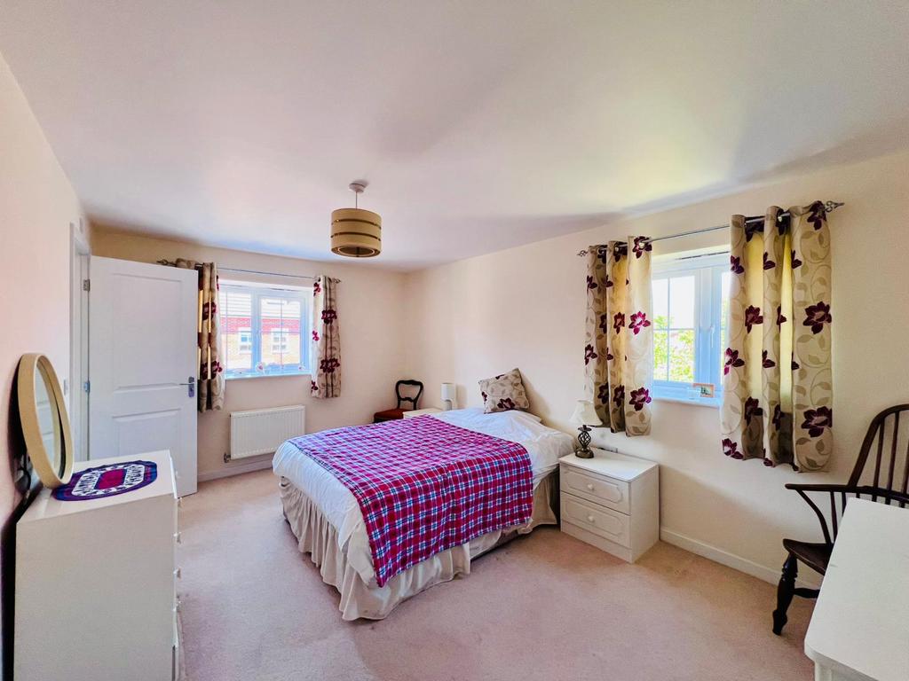 BEDROOM 1.jpg