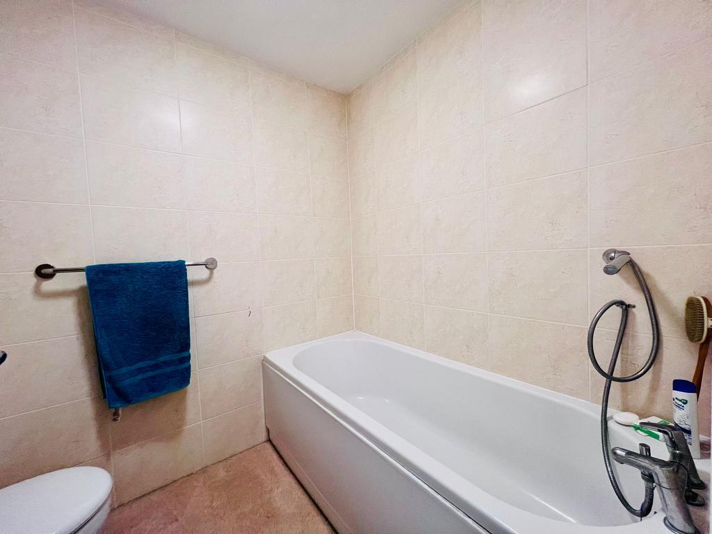 BATHROOM (2).jpeg