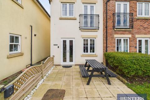2 bedroom end of terrace house for sale, Sunrise Drive, Filey