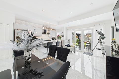 294 Warminster Road, Sheffield, S8 8PT