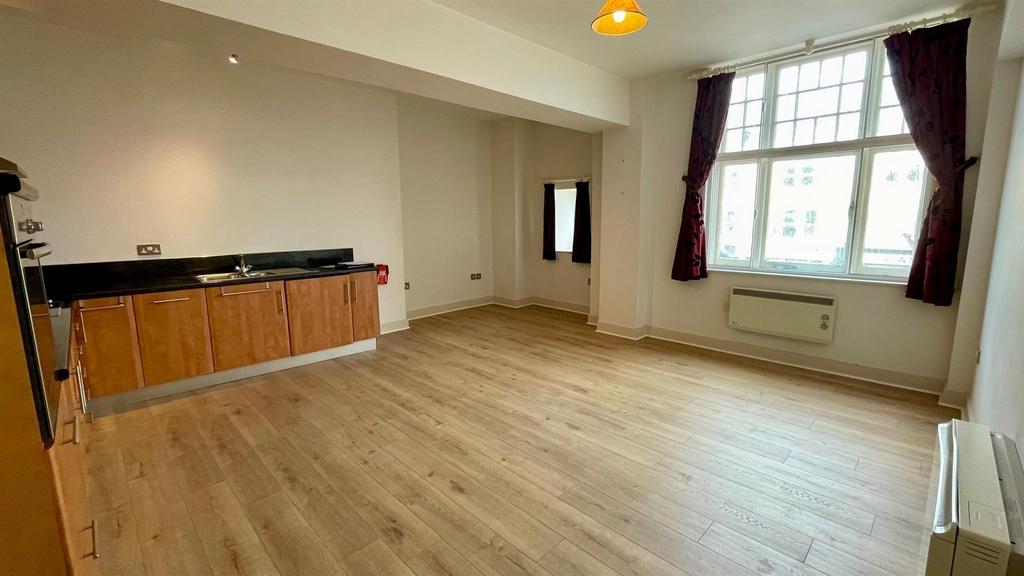 Lounge/dining/kitchen