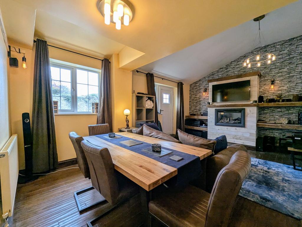 Lounge / Dining Room