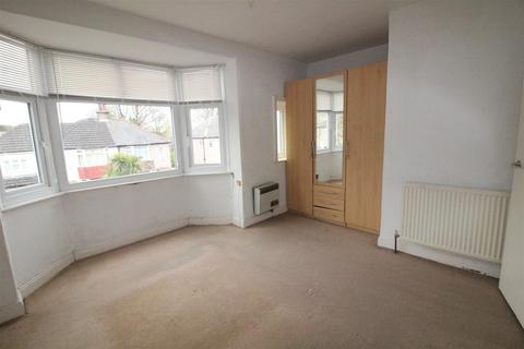6 Ashbourne Oval, Bradford, BD2 4DH