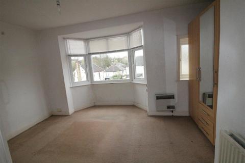 6 Ashbourne Oval, Bradford, BD2 4DH