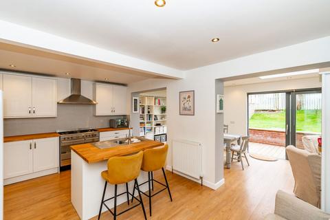 19 Buckstone Lea, Edinburgh, EH10 6XE