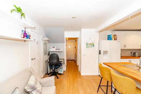 19 Buckstone Lea, Edinburgh, EH10 6XE
