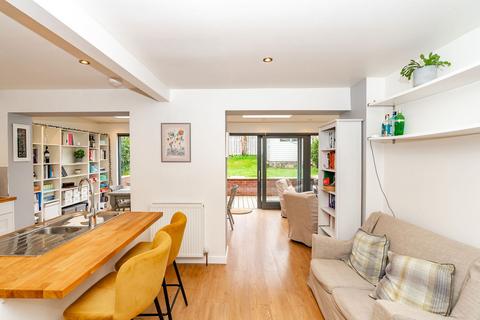 19 Buckstone Lea, Edinburgh, EH10 6XE