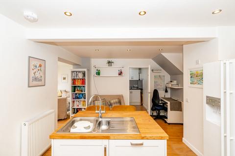 19 Buckstone Lea, Edinburgh, EH10 6XE