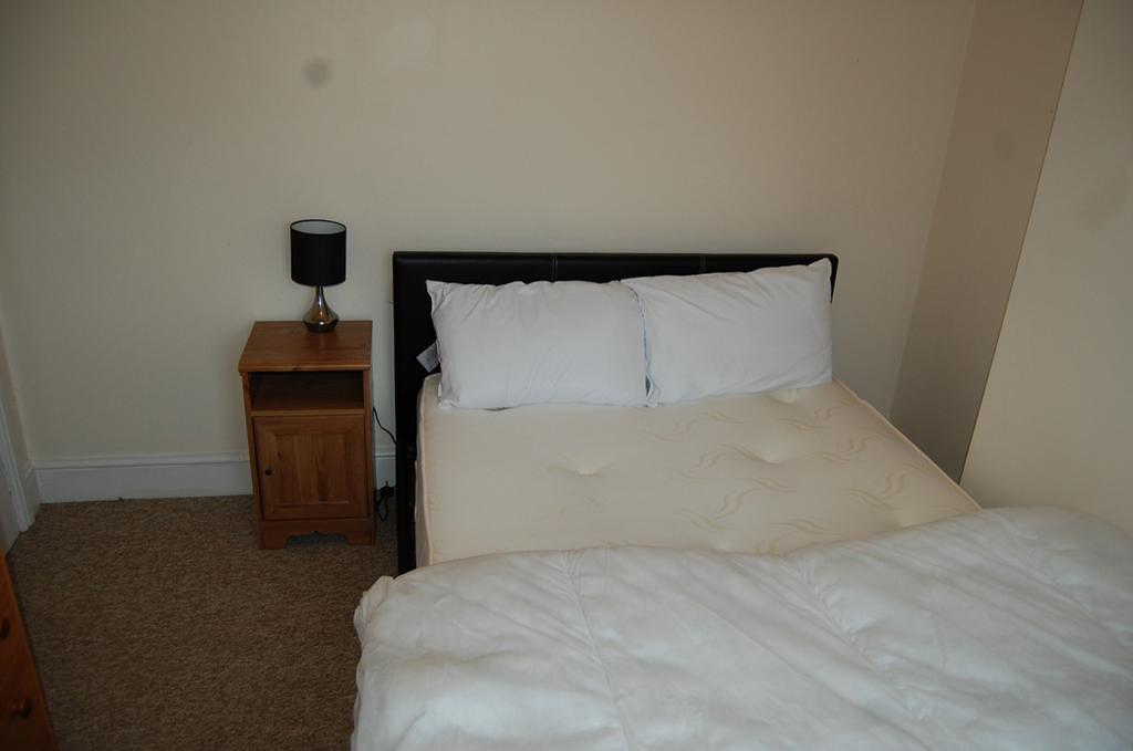 Bedroom 2.1