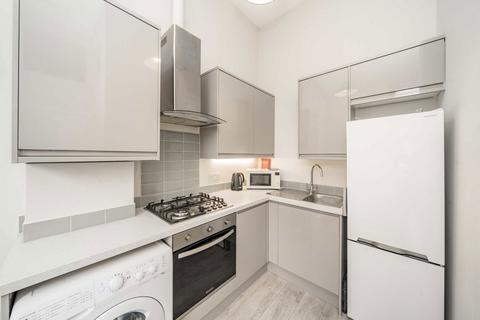 3 bedroom flat for sale, Tollington Park, London N4