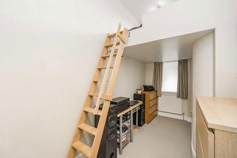3 bedroom flat for sale, Tollington Park, London N4