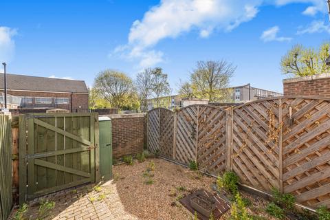 10 Francis Close, London, E14 3DE