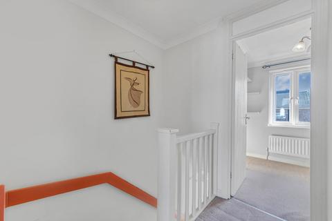 10 Francis Close, London, E14 3DE