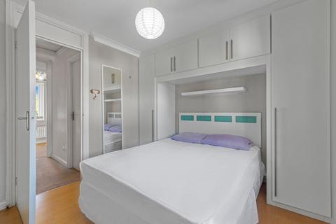 10 Francis Close, London, E14 3DE