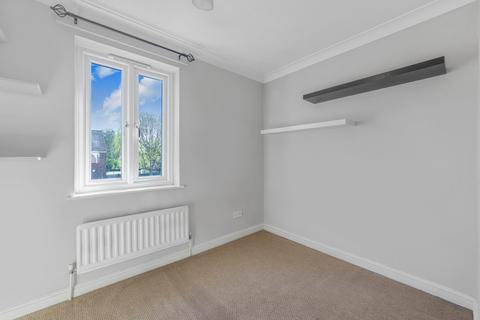 10 Francis Close, London, E14 3DE