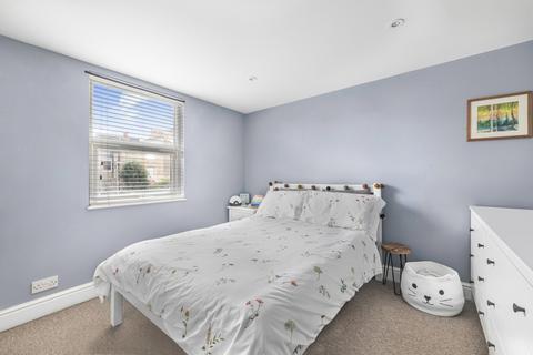 2 bedroom flat to rent, Muschamp Road, London, SE15