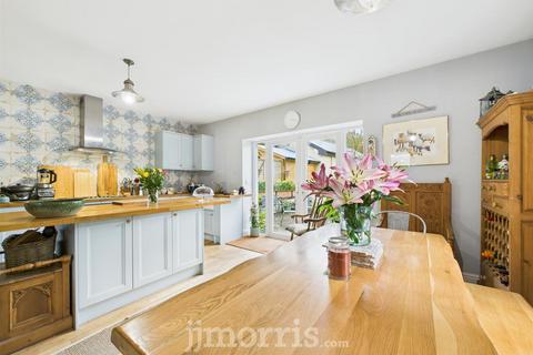 4 bedroom property with land for sale, Meidrim Road, St. Clears, Carmarthen