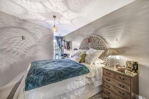 2 bedroom flat for sale, Archery Steps, St. Georges Fields, London