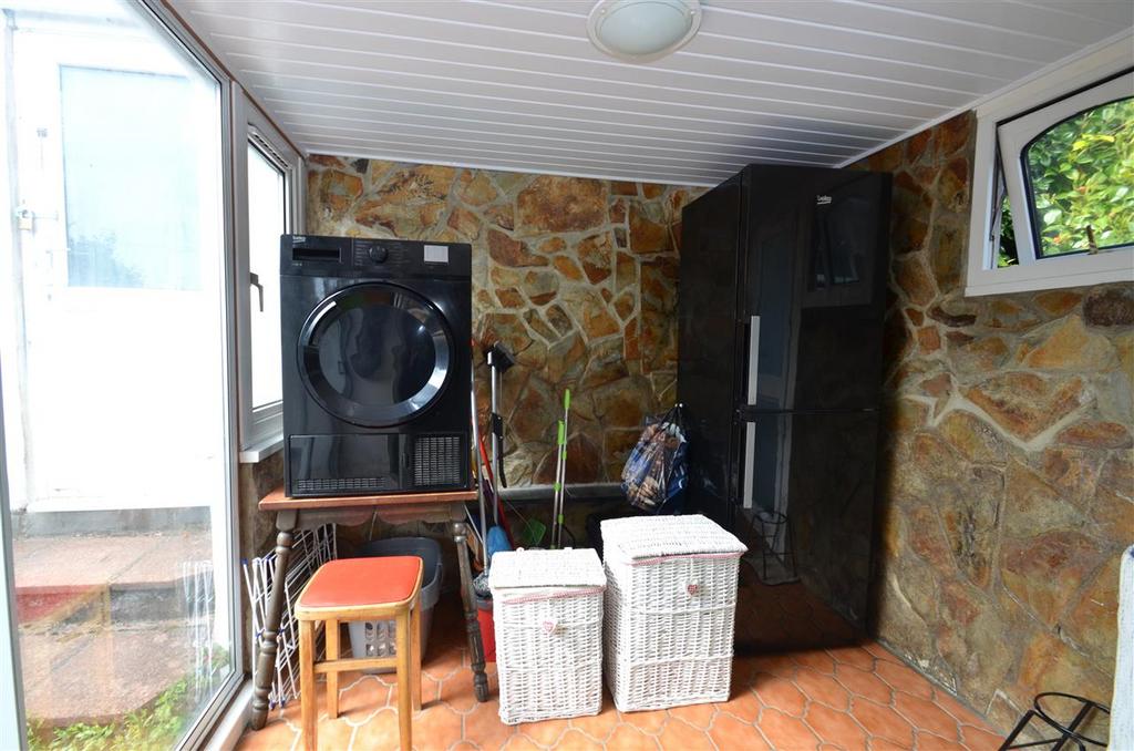 Sun room/storage