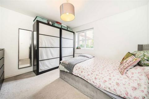 2 bedroom flat for sale, Stubbs Drive, London SE16