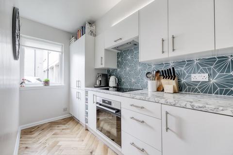 7/1 Sandport, Edinburgh, EH6 6PL