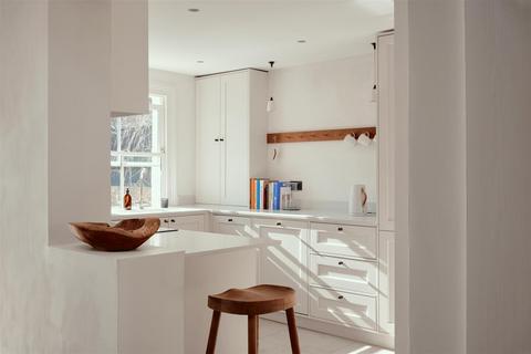 33 Oak Village, London, NW5 4QN