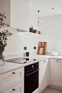 33 Oak Village, London, NW5 4QN