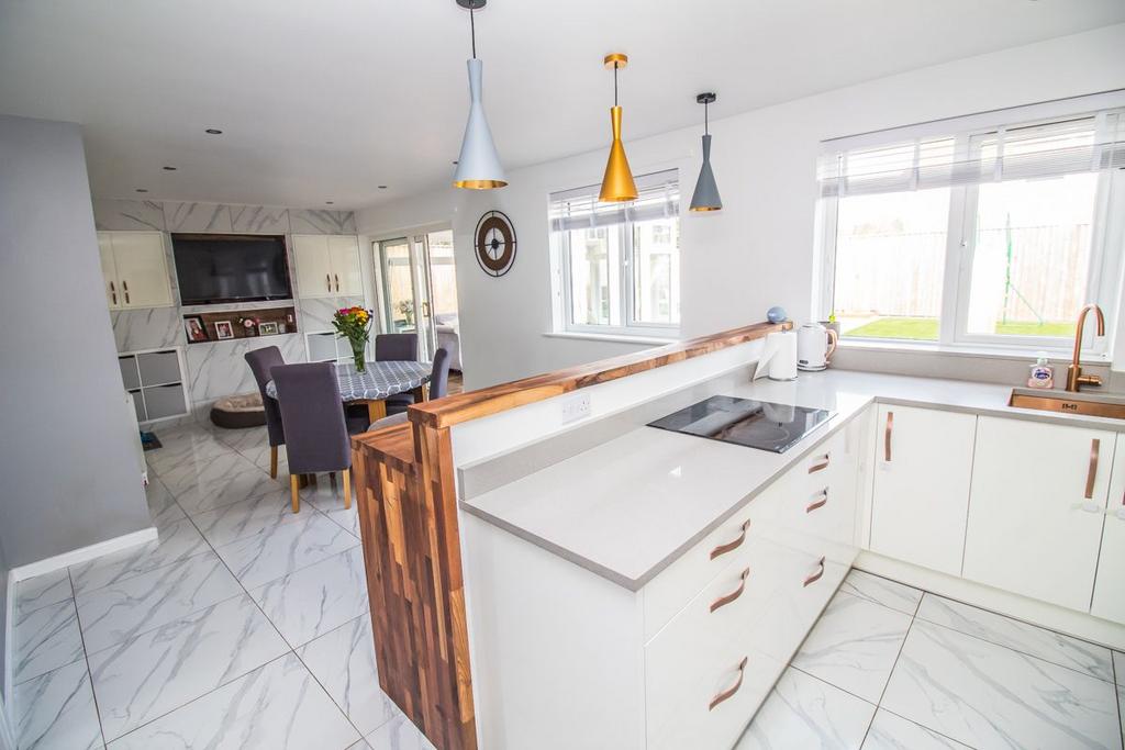 Kitchen / Dining