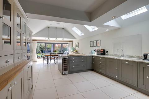 8 Chalgrove Way, Emmer Green, Reading, RG4 8SJ