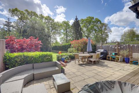 8 Chalgrove Way, Emmer Green, Reading, RG4 8SJ