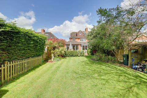 8 Chalgrove Way, Emmer Green, Reading, RG4 8SJ