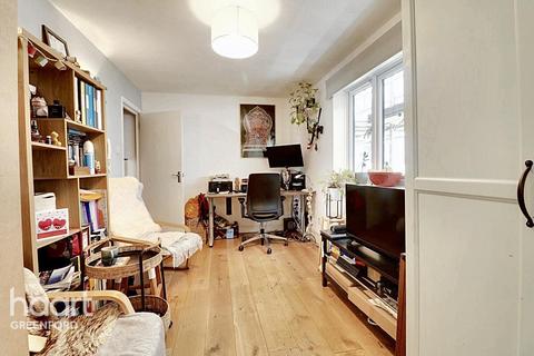 1 bedroom apartment for sale, Azalea Close, LONDON