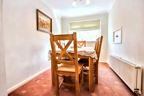 3 bedroom bungalow for sale, Thornleigh Avenue, Wakefield, West Yorkshire