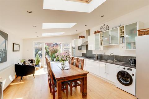 22 Camelot Crescent, Ruddington, Nottingham, NG11 6AR