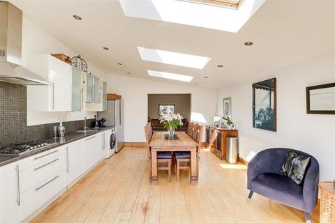 22 Camelot Crescent, Ruddington, Nottingham, NG11 6AR