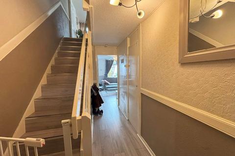 14 Okehampton Square, Romford, RM3 8YA