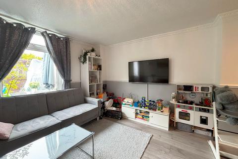 14 Okehampton Square, Romford, RM3 8YA