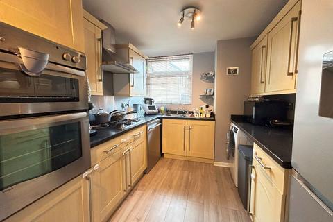 14 Okehampton Square, Romford, RM3 8YA