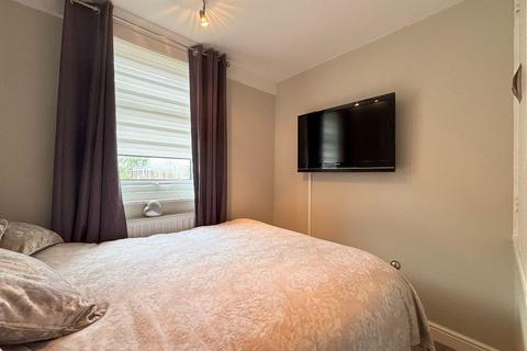 14 Okehampton Square, Romford, RM3 8YA