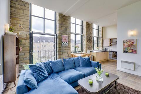 2 bedroom flat for sale, Meadow Road, Apperley Bridge, Bradford, West Yorkshire, BD10