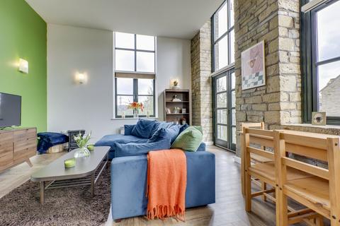 2 bedroom flat for sale, Meadow Road, Apperley Bridge, Bradford, West Yorkshire, BD10