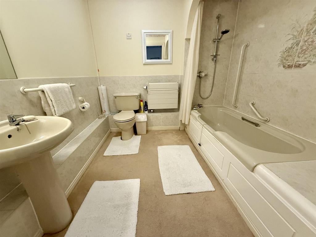 KC22 Bathroom.jpg