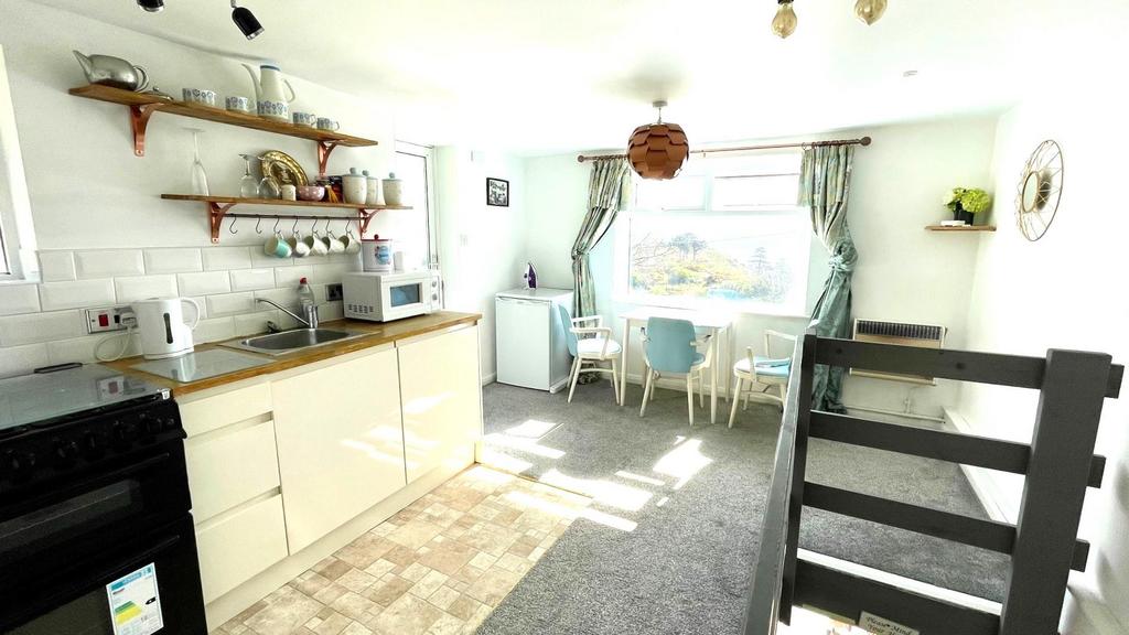 Open plan kitchen/diner