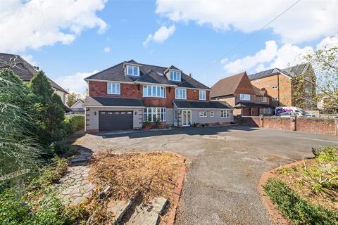 103 Woodcote Grove Road, Coulsdon, CR5 2AN